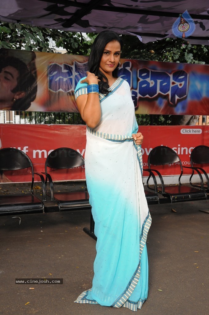 Apoorva New Stills - 8 / 18 photos