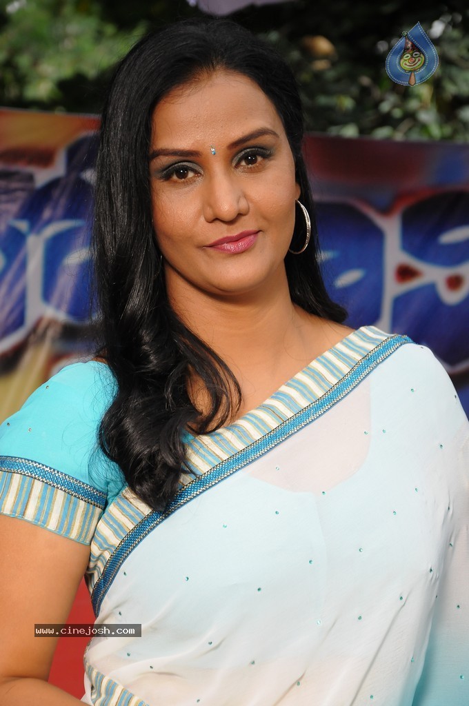 Apoorva New Stills - 12 / 18 photos