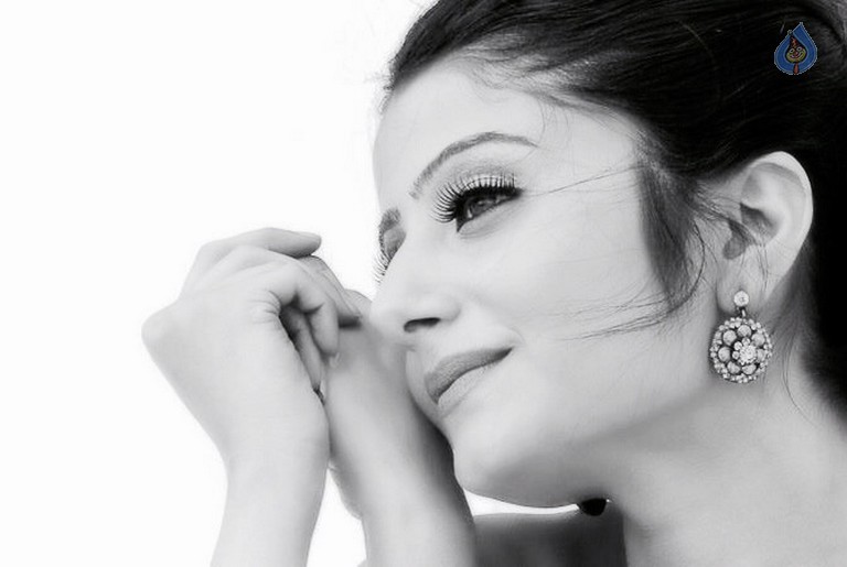 Aqsa Bhatt Photo Shoot - 6 / 31 photos