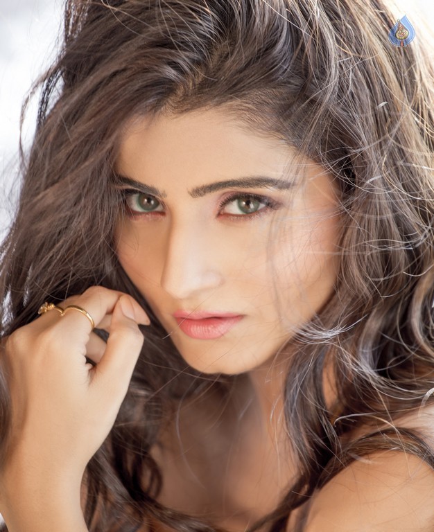 Aqsa Bhatt Photo Shoot - 11 / 31 photos