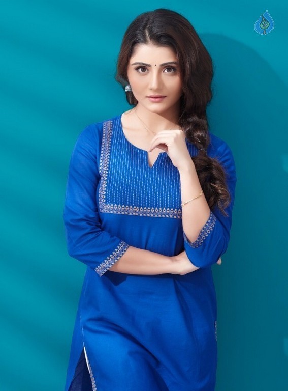 Aqsa Bhatt Photo Shoot - 19 / 31 photos