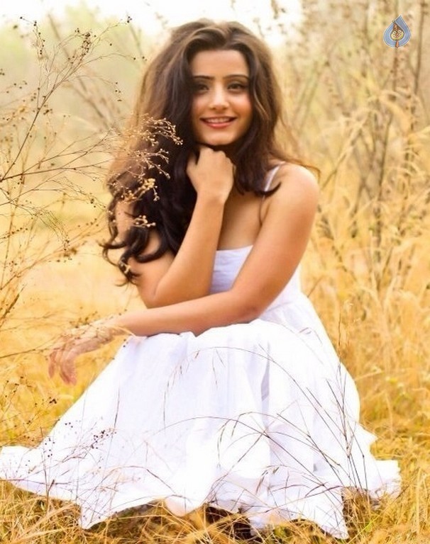 Aqsa Bhatt Photo Shoot - 20 / 31 photos