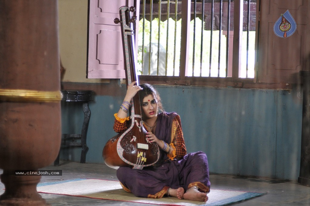 Archana Gallery - 32 / 59 photos