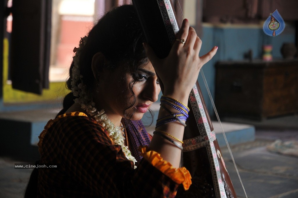 Archana Gallery - 33 / 59 photos