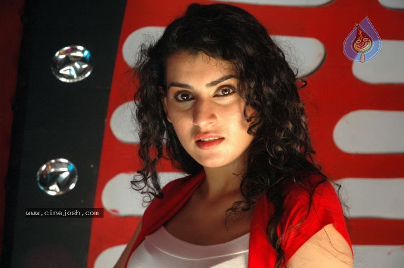 Archana Hot Stills - 35 / 59 photos