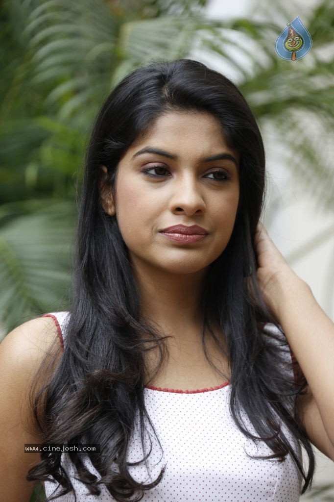 Archana Kavi New Photos - 21 / 36 photos