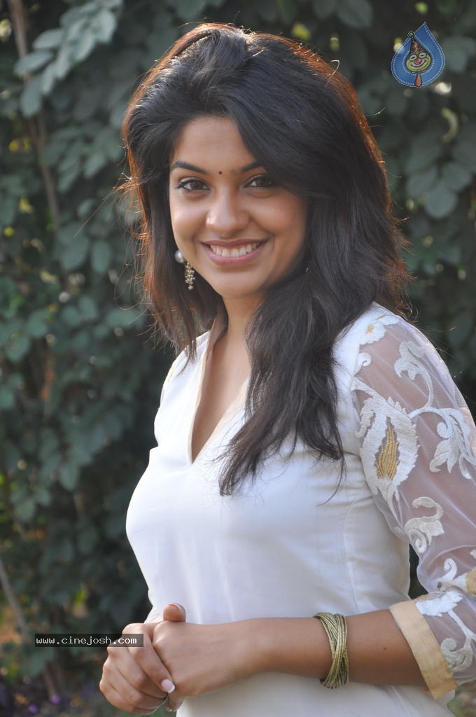 Archana Kavi Stills - 6 / 75 photos