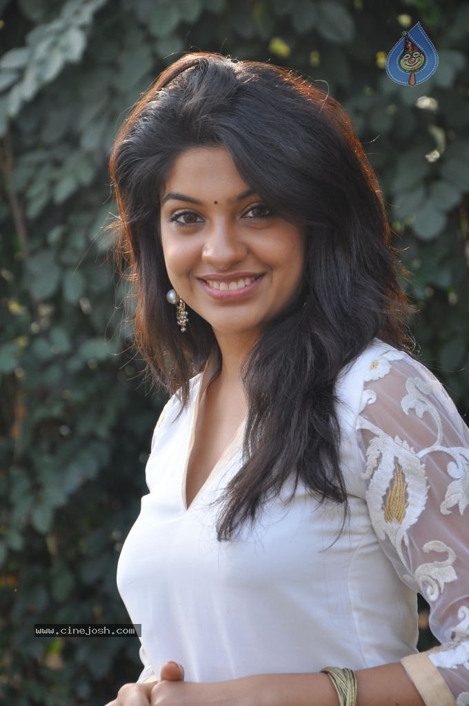 Archana Kavi Stills - 10 / 75 photos