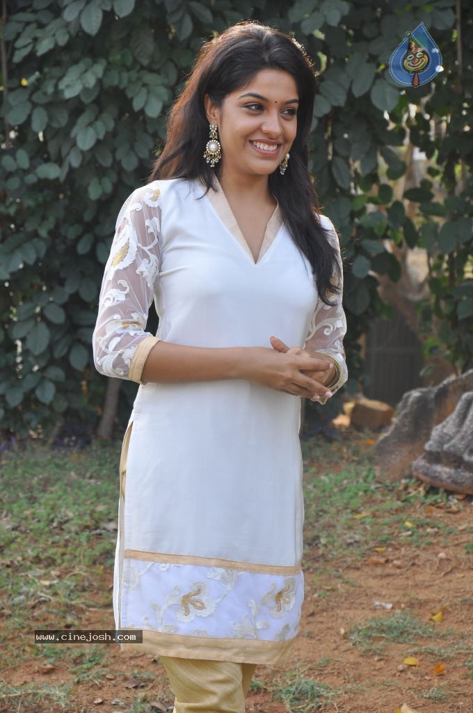 Archana Kavi Stills - 57 / 75 photos