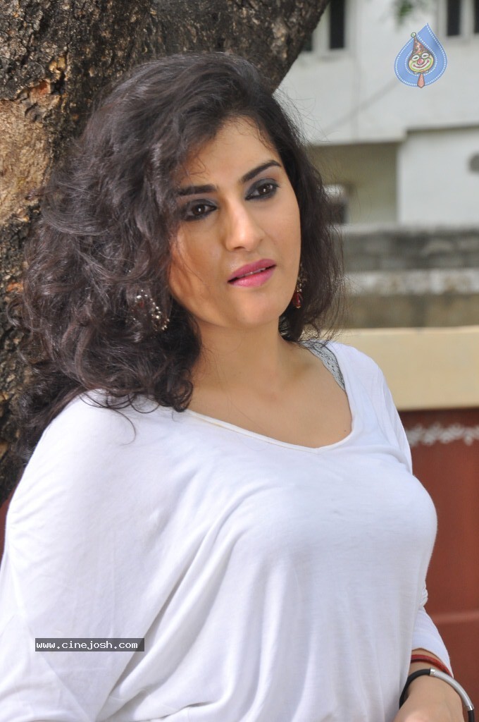 Archana Latest Photos - 20 / 94 photos