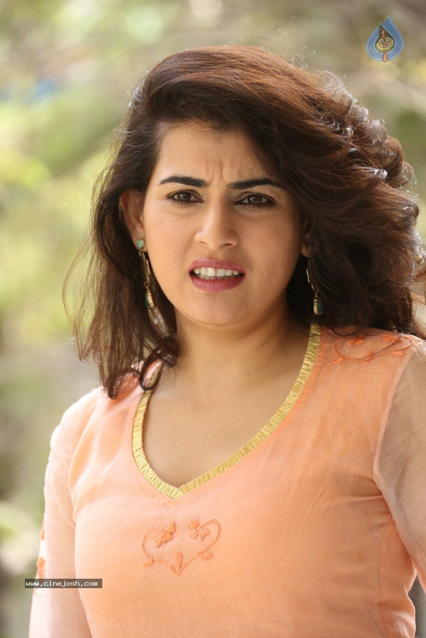 Archana Latest Stills - 13 / 76 photos