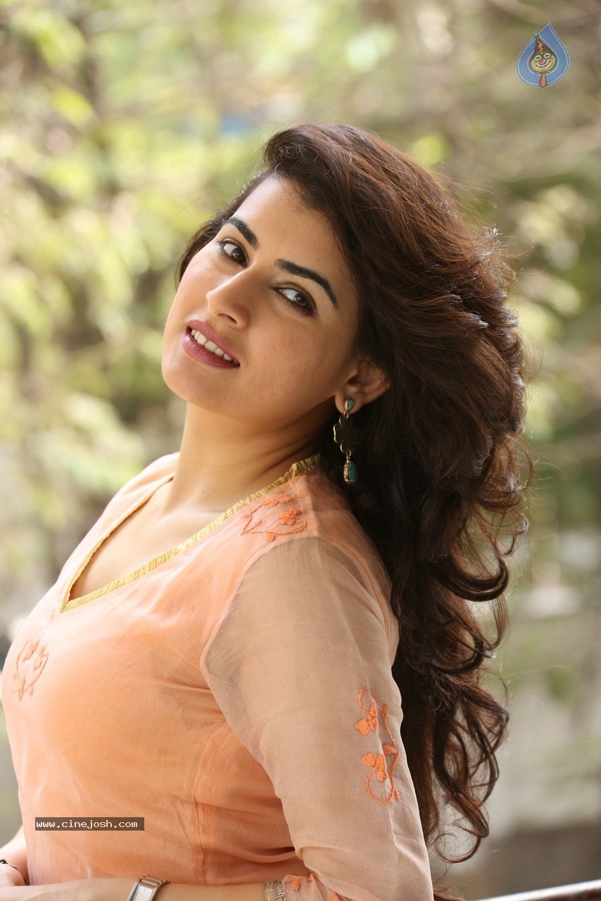 Archana Latest Stills - 20 / 76 photos