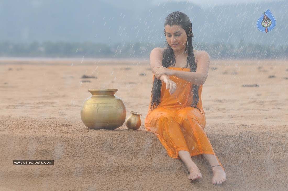 Archana New Spicy Stills - 14 / 65 photos