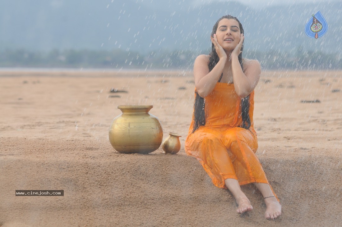 Archana New Spicy Stills - 25 / 65 photos