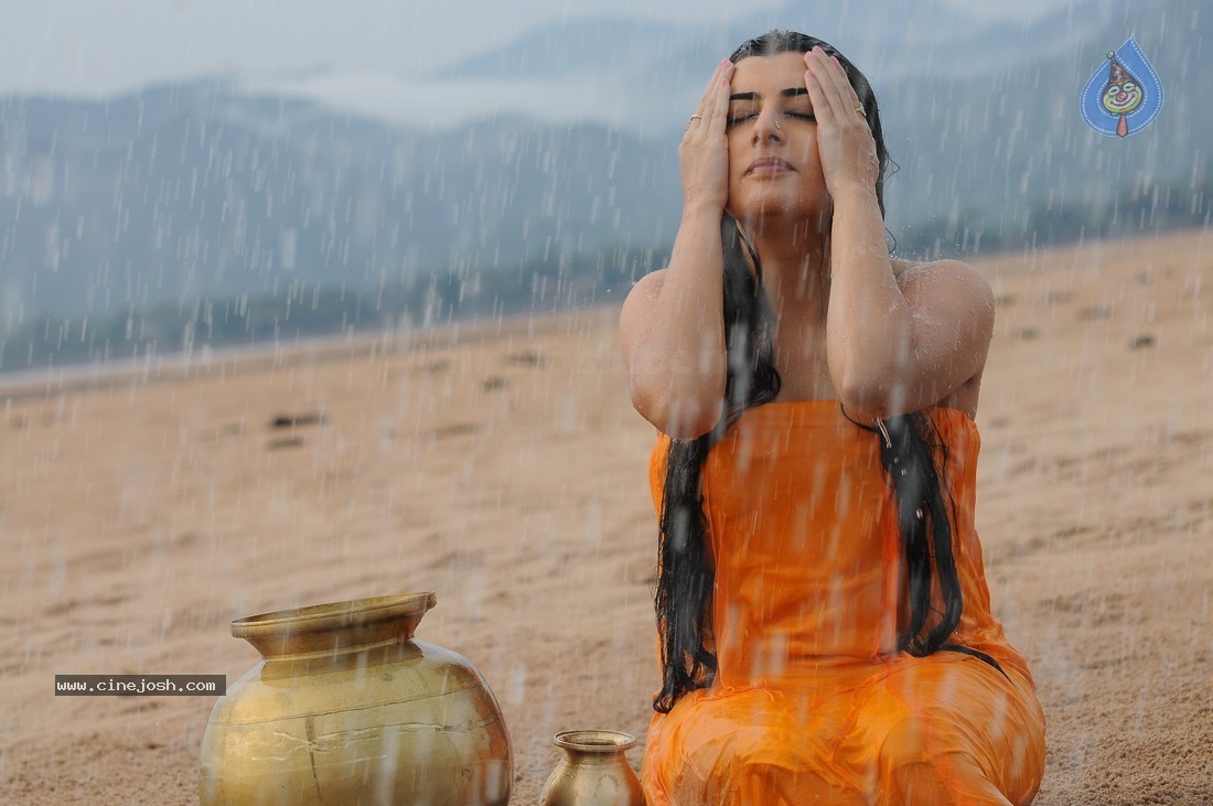 Archana New Spicy Stills - 62 / 65 photos