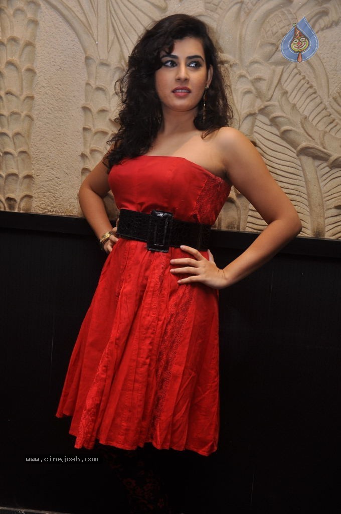 Archana New Stills - 25 / 68 photos