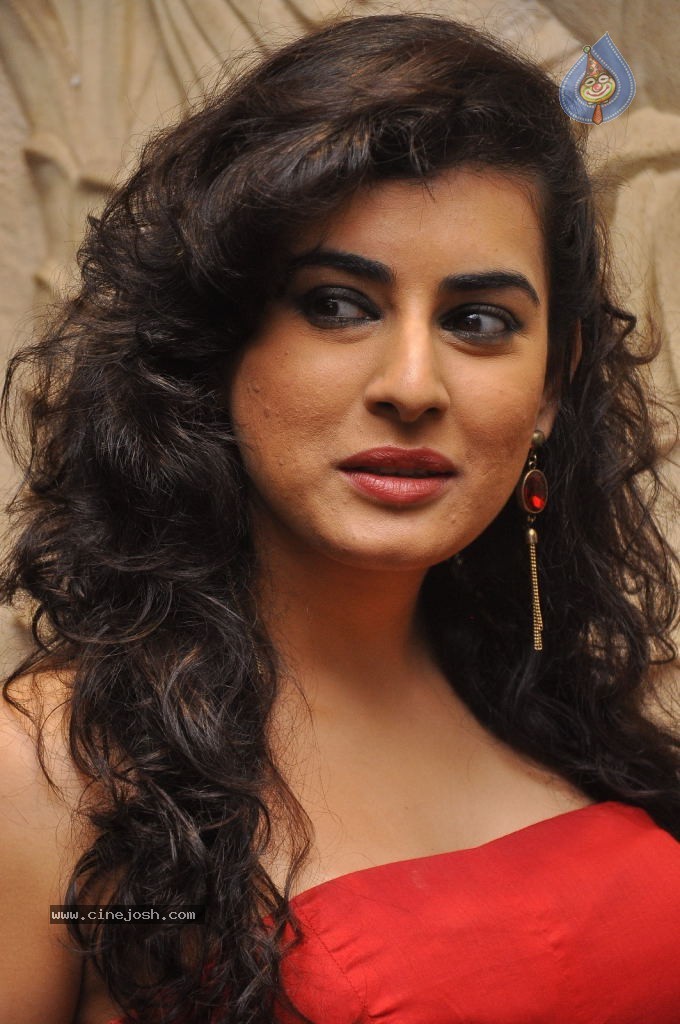 Archana New Stills - 32 / 68 photos