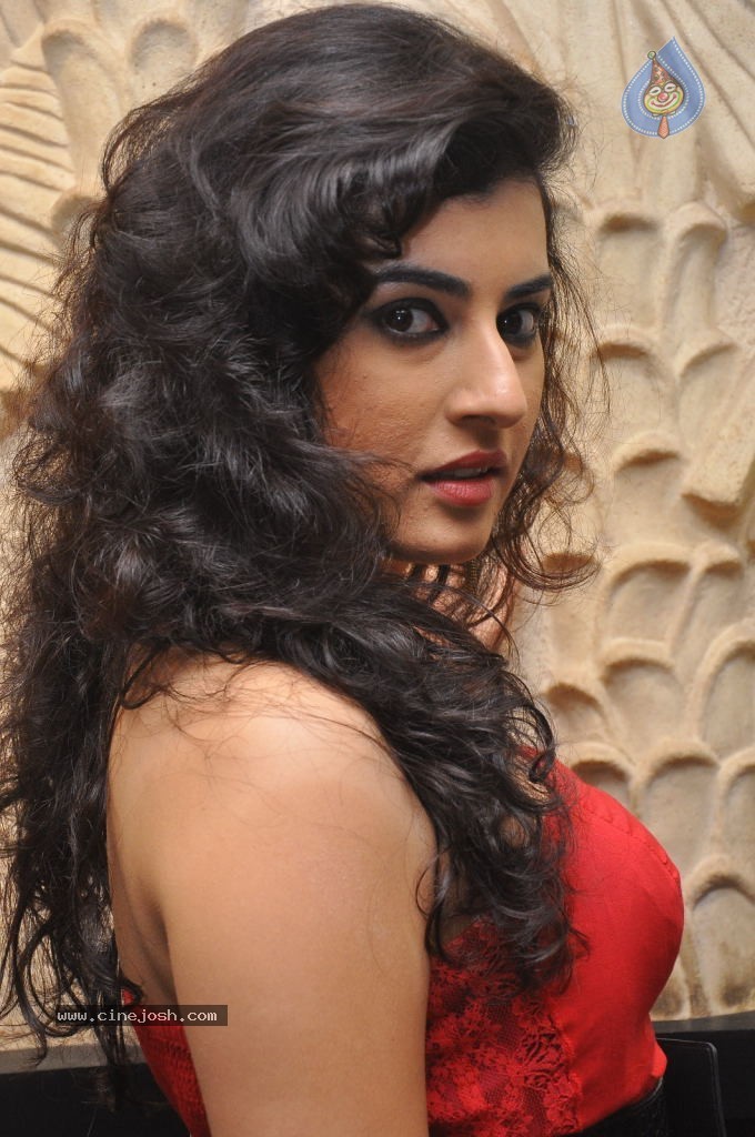 Archana New Stills - 60 / 68 photos
