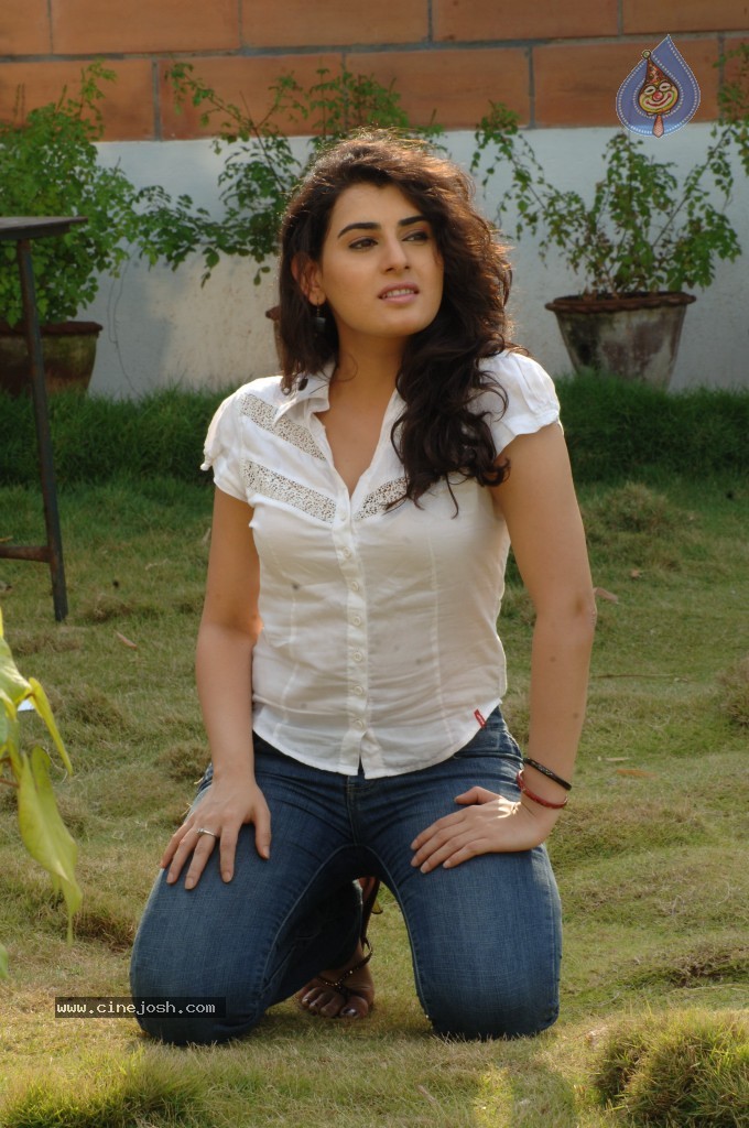 Archana New Stills - 6 / 81 photos