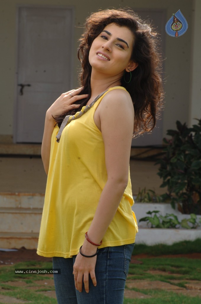 Archana New Stills - 21 / 81 photos