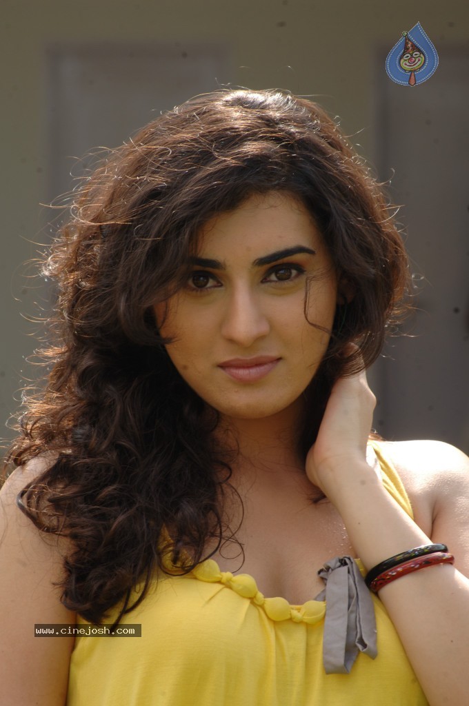 Archana New Stills - 22 / 81 photos