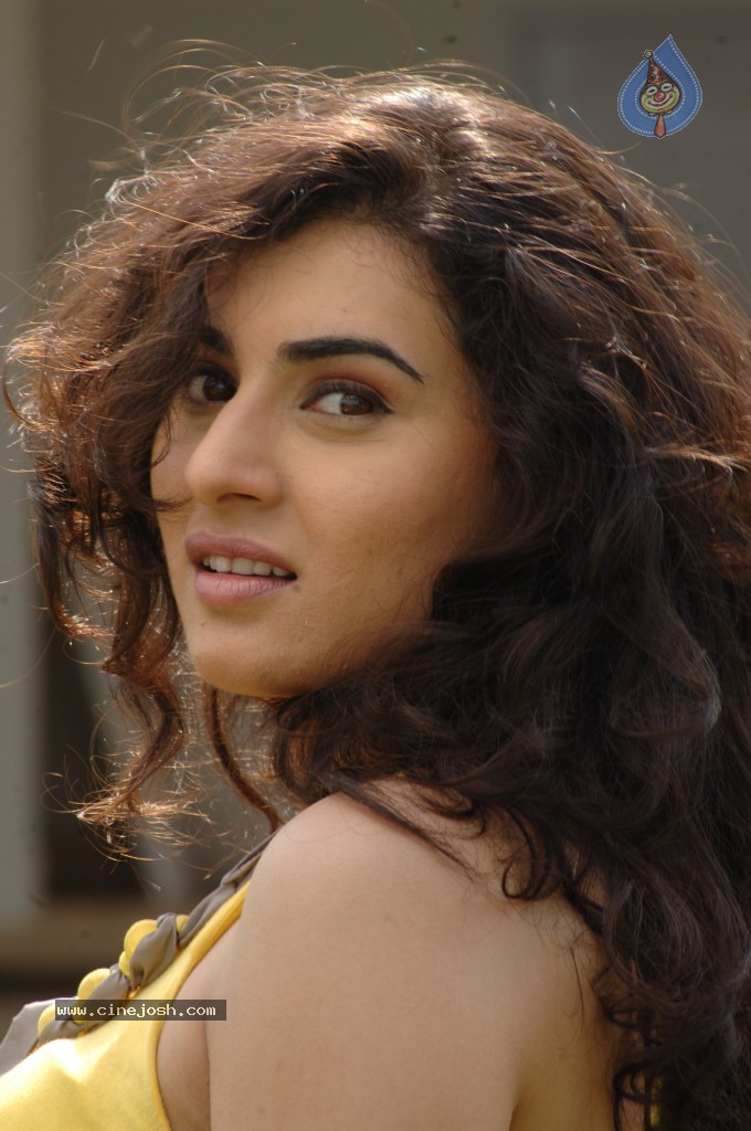 Archana New Stills - 27 / 81 photos