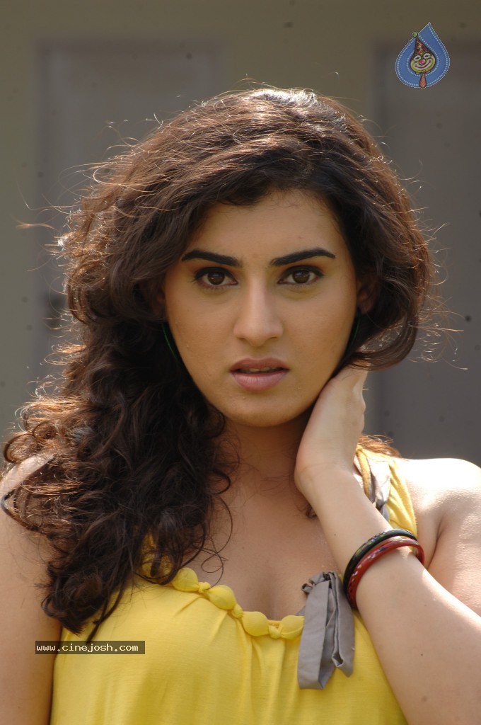 Archana New Stills - 28 / 81 photos