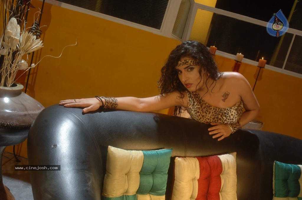 Archana New Stills - 30 / 81 photos