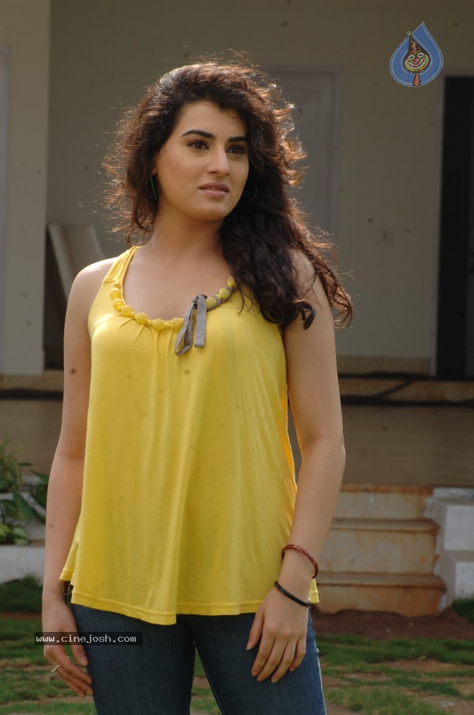 Archana New Stills - 34 / 81 photos