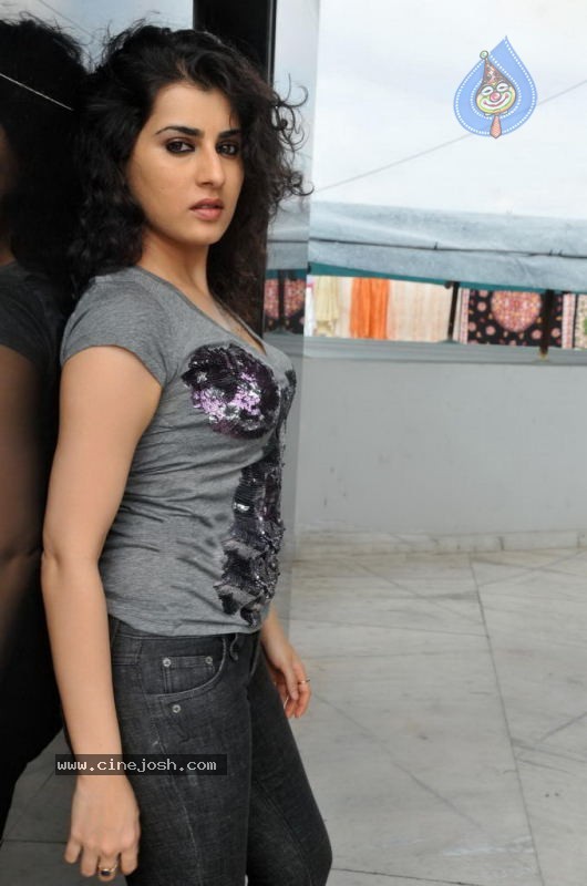 Archana Photos - 5 / 25 photos