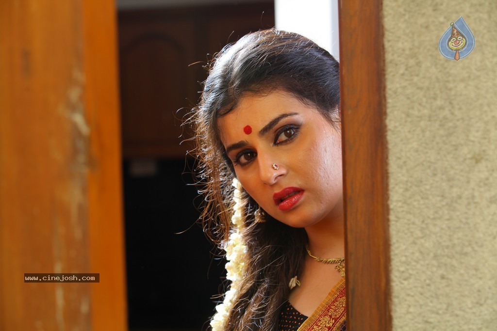 Archana Pics - 21 / 38 photos