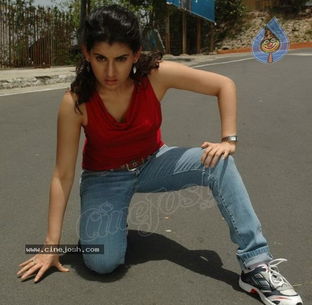 Archana Stills - 49 / 58 photos