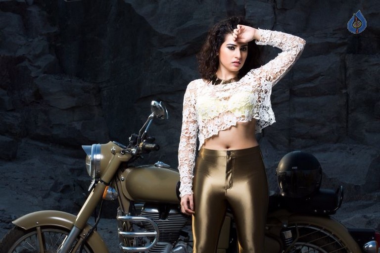 Archana Veda Photoshoot - 22 / 35 photos