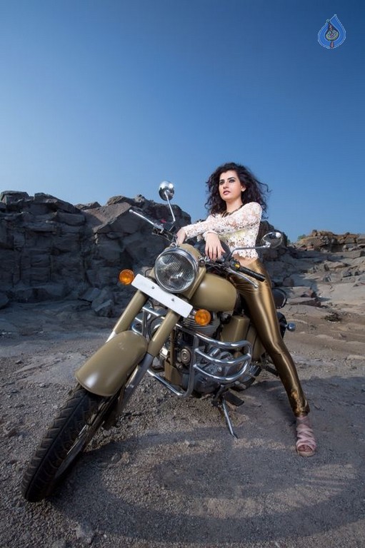 Archana Veda Photoshoot - 30 / 35 photos