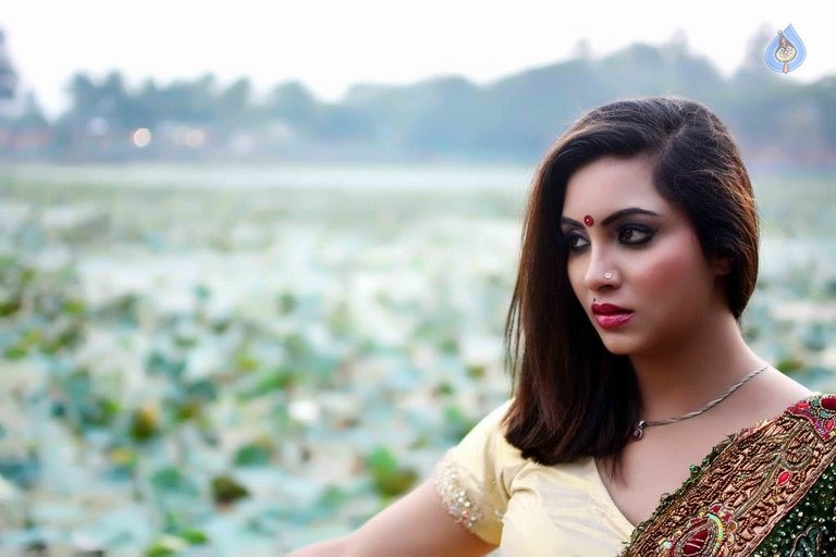 Arshi Khan New Photos - 2 / 21 photos