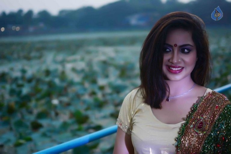 Arshi Khan New Photos - 11 / 21 photos