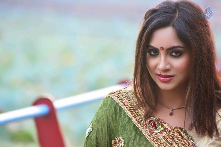 Arshi Khan New Photos - 12 / 21 photos