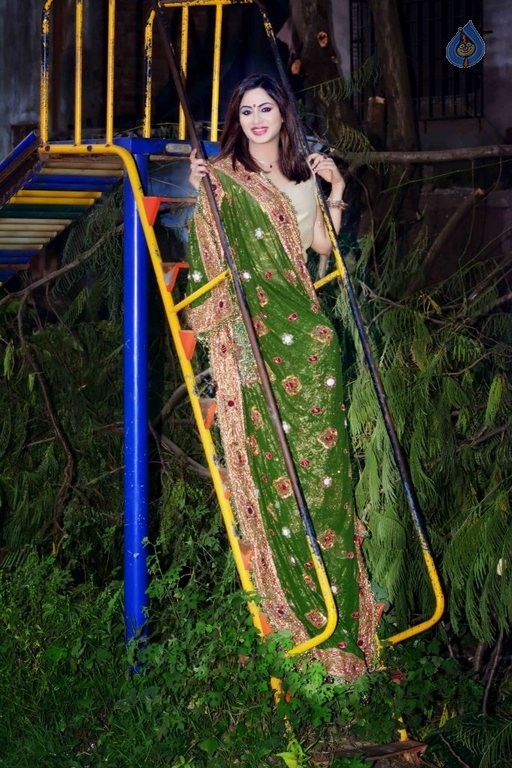 Arshi Khan New Photos - 13 / 21 photos