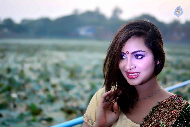 Arshi Khan New Photos - 15 / 21 photos