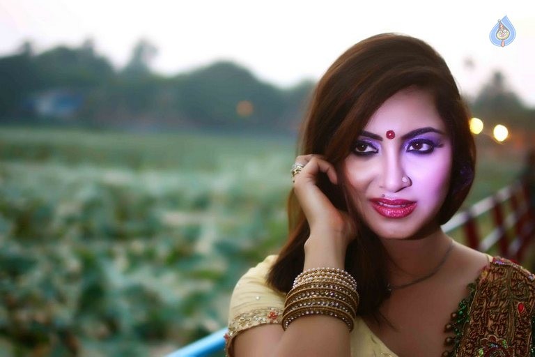 Arshi Khan New Photos - 18 / 21 photos