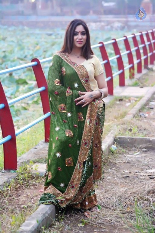 Arshi Khan New Photos - 20 / 21 photos