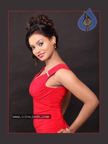 Arshia Stills - 15 / 33 photos