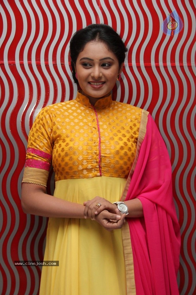 Arundhati New Stills - 9 / 37 photos