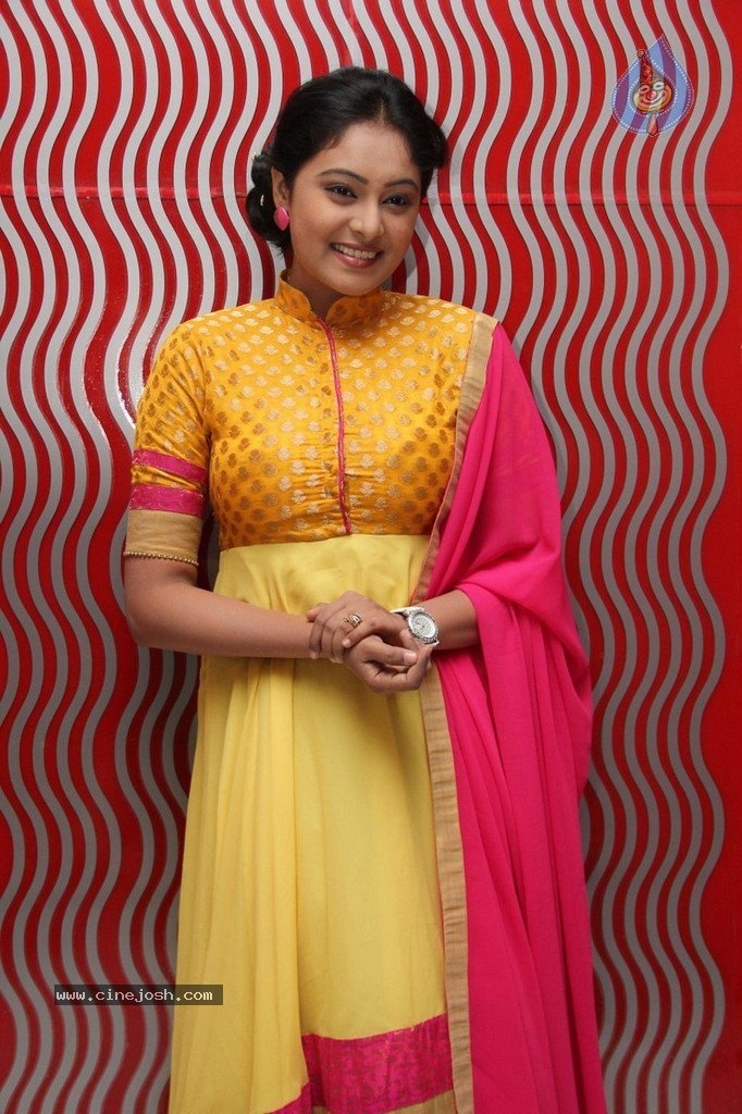 Arundhati New Stills - 21 / 37 photos