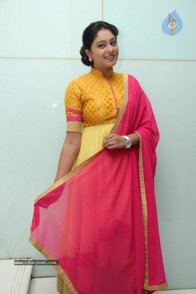 Arundhati New Stills - 24 / 37 photos