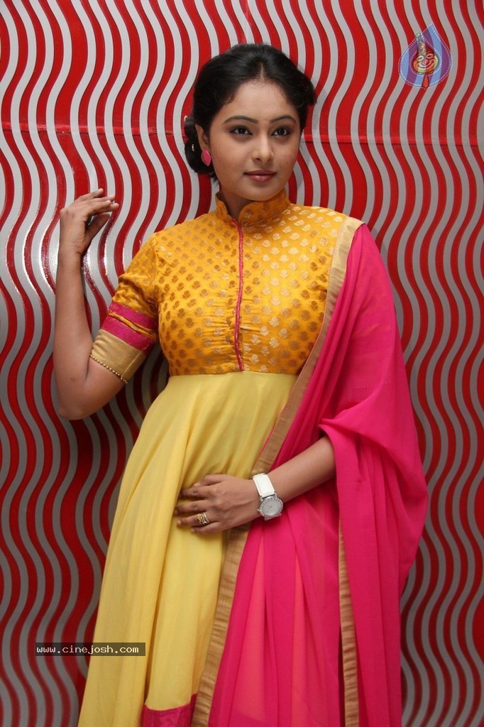 Arundhati New Stills - 32 / 37 photos