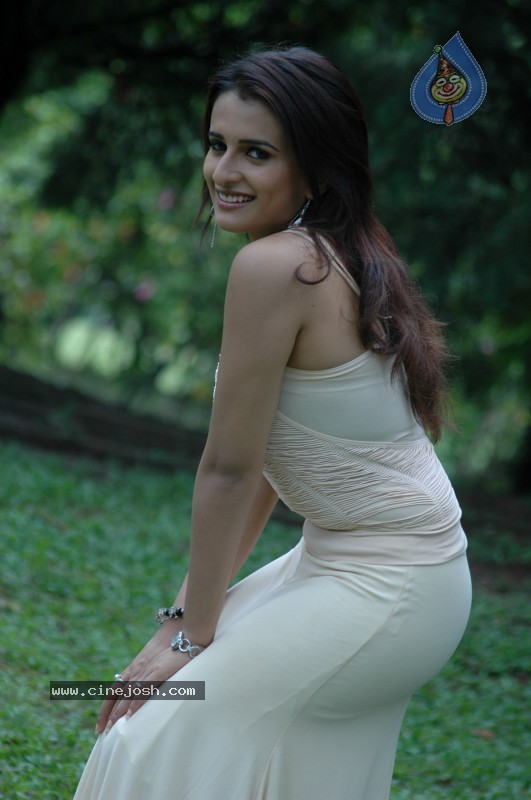 Arya Menon  Stills - 6 / 42 photos