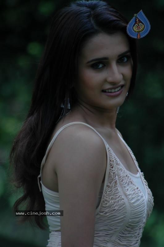 Arya Menon  Stills - 24 / 42 photos