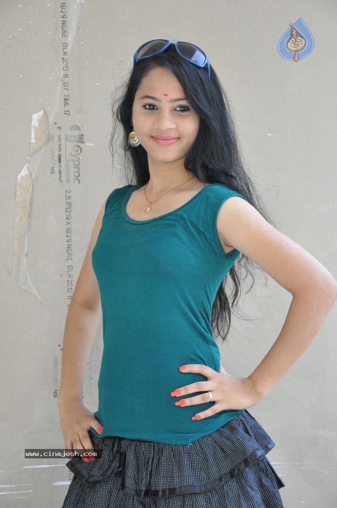 Asha New Stills - 18 / 116 photos