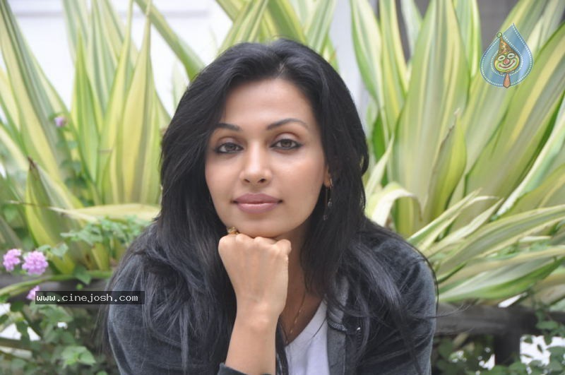 Asha Saini New Stills - 8 / 78 photos